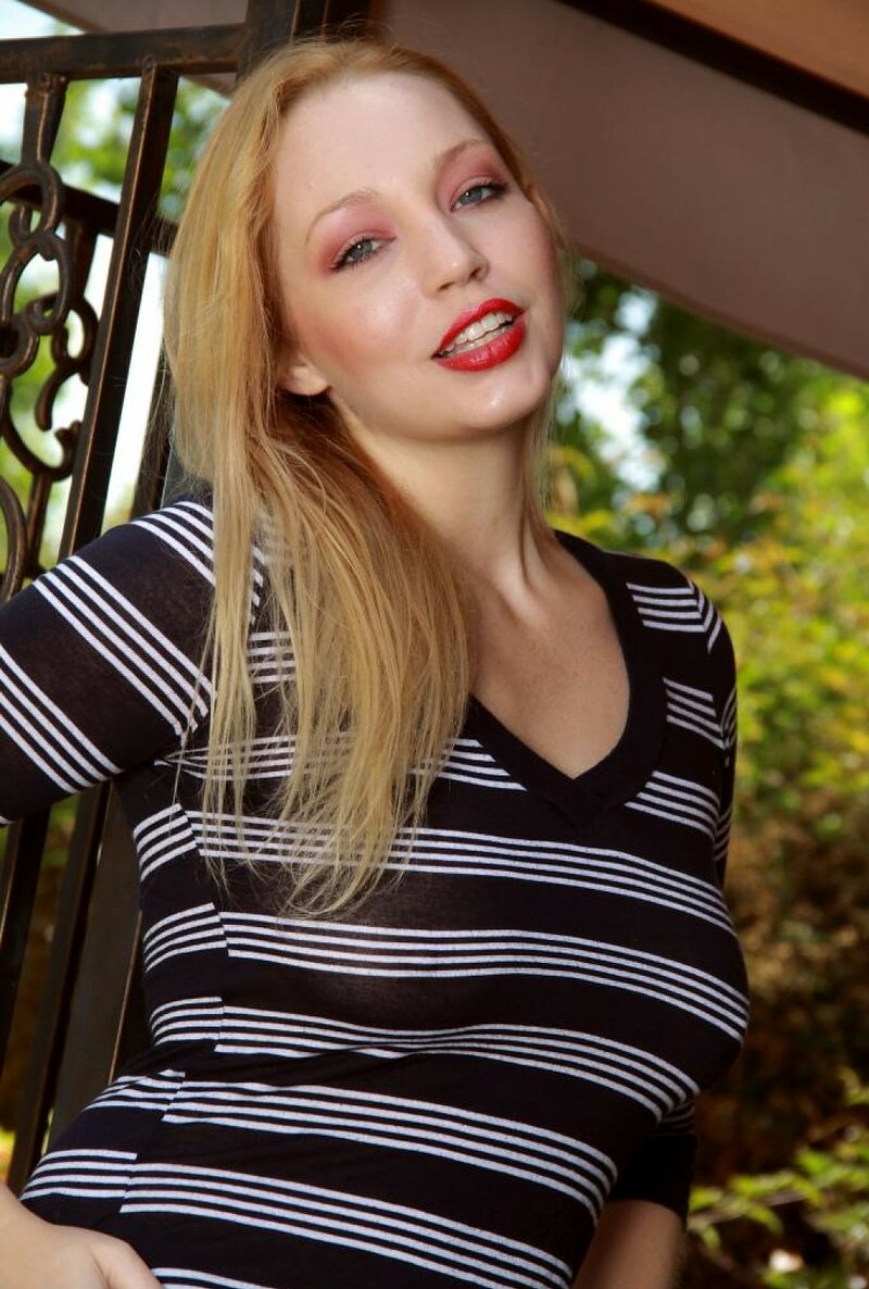 Альбина, 22